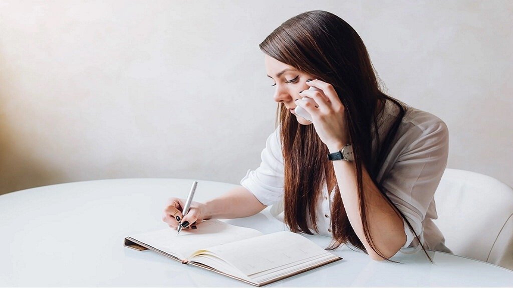 Professional writer offering high-quality report writing service